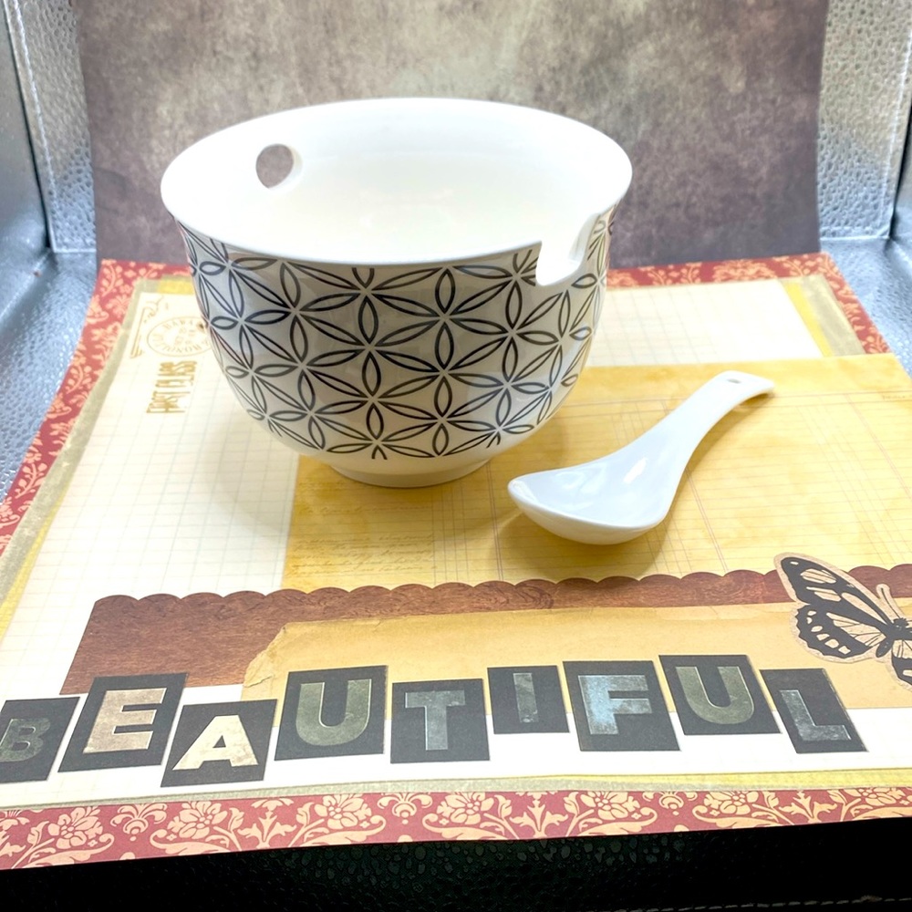 Modern Design Geometric Black & White  Pattern Knitting Yarn Ramen Noodle Bowl
